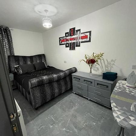 3 Bedroom Whalley Aparthotel Burnley Dış mekan fotoğraf
